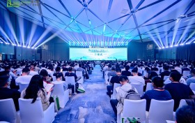 战略合作×万人级盛会丨科华闪耀亮相绿色厂务大会，与行业共谋新章